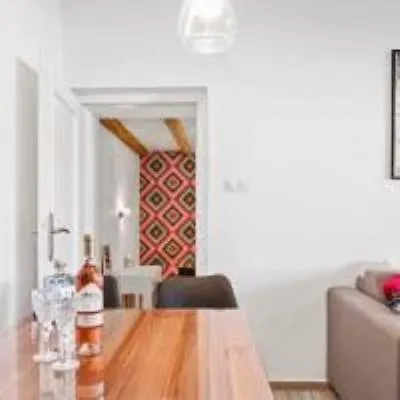 Farenia Apartment *